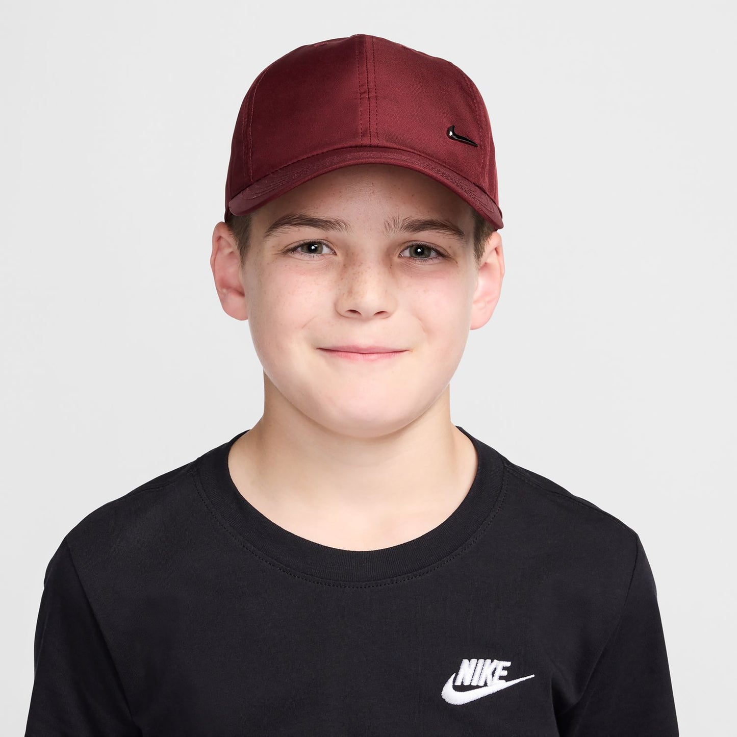 Nike Dri-FIT Club Metal Swoosh Čepice Děti-červené víno