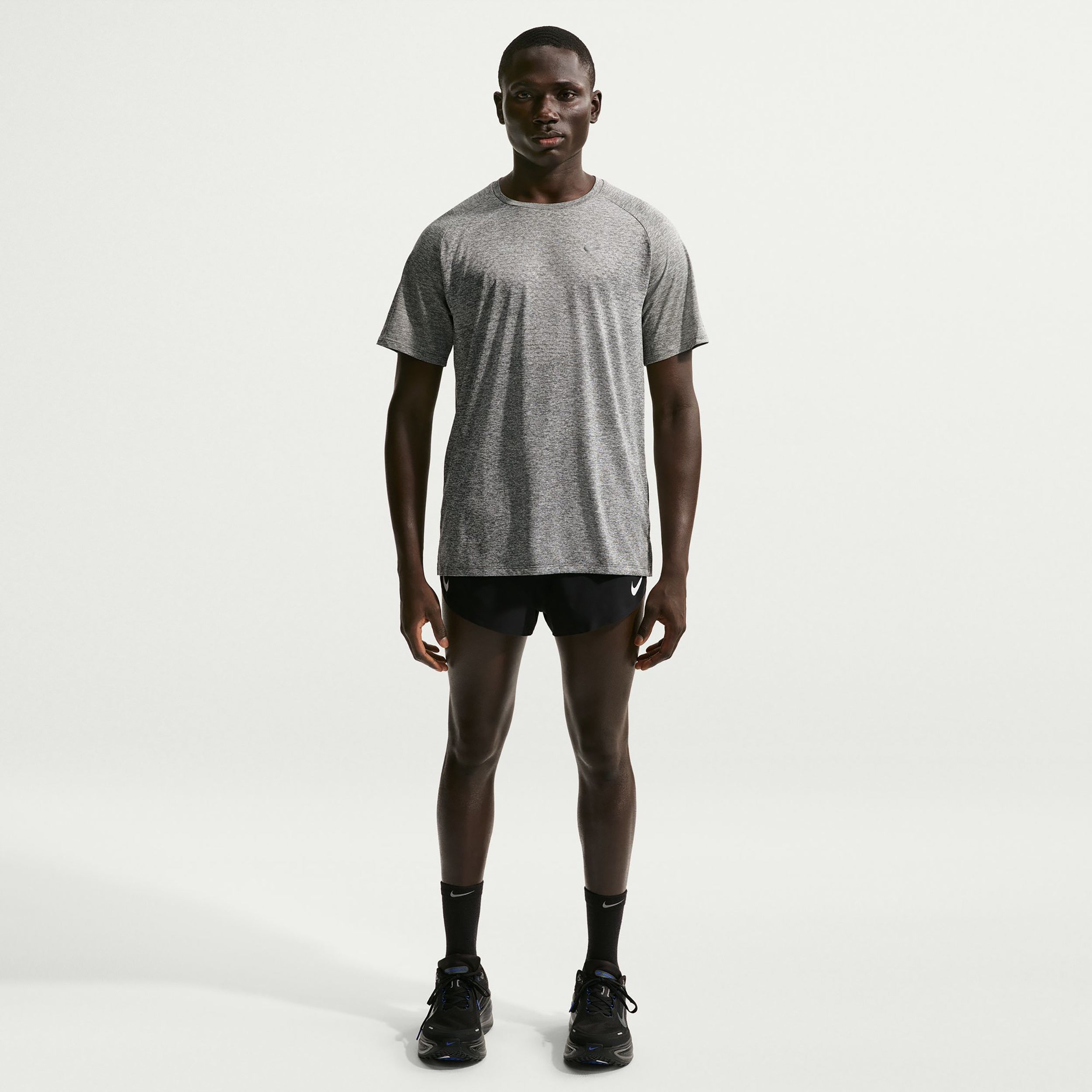 Nike Stride  Běžecké tričko Muži - šedá, stříbrná