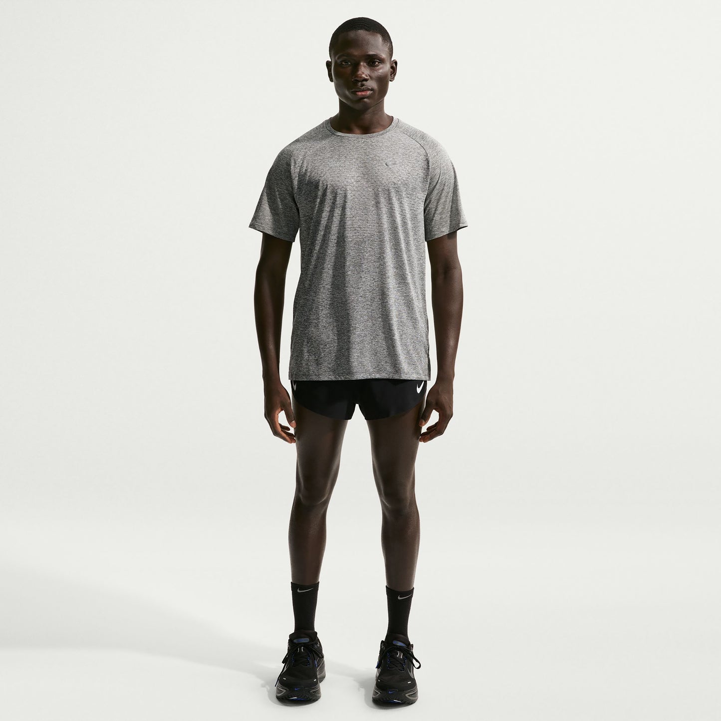 Nike Stride  Běžecké tričko Muži - šedá, stříbrná