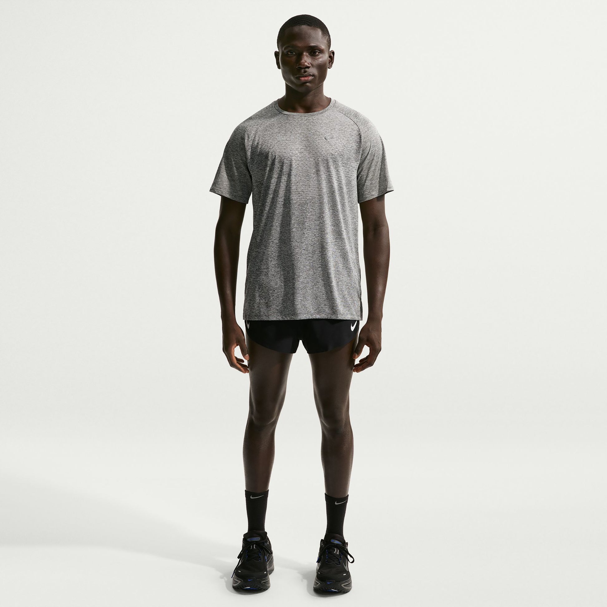 Nike Stride  Běžecké tričko Muži - šedá, stříbrná