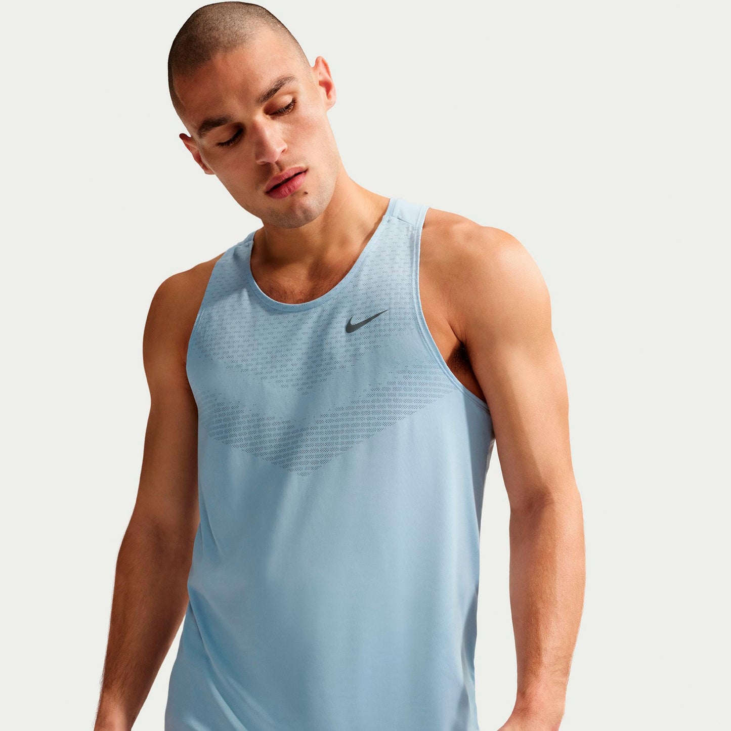 Nike Stride Běžecké tričko Muži - světle modrá, stříbrná