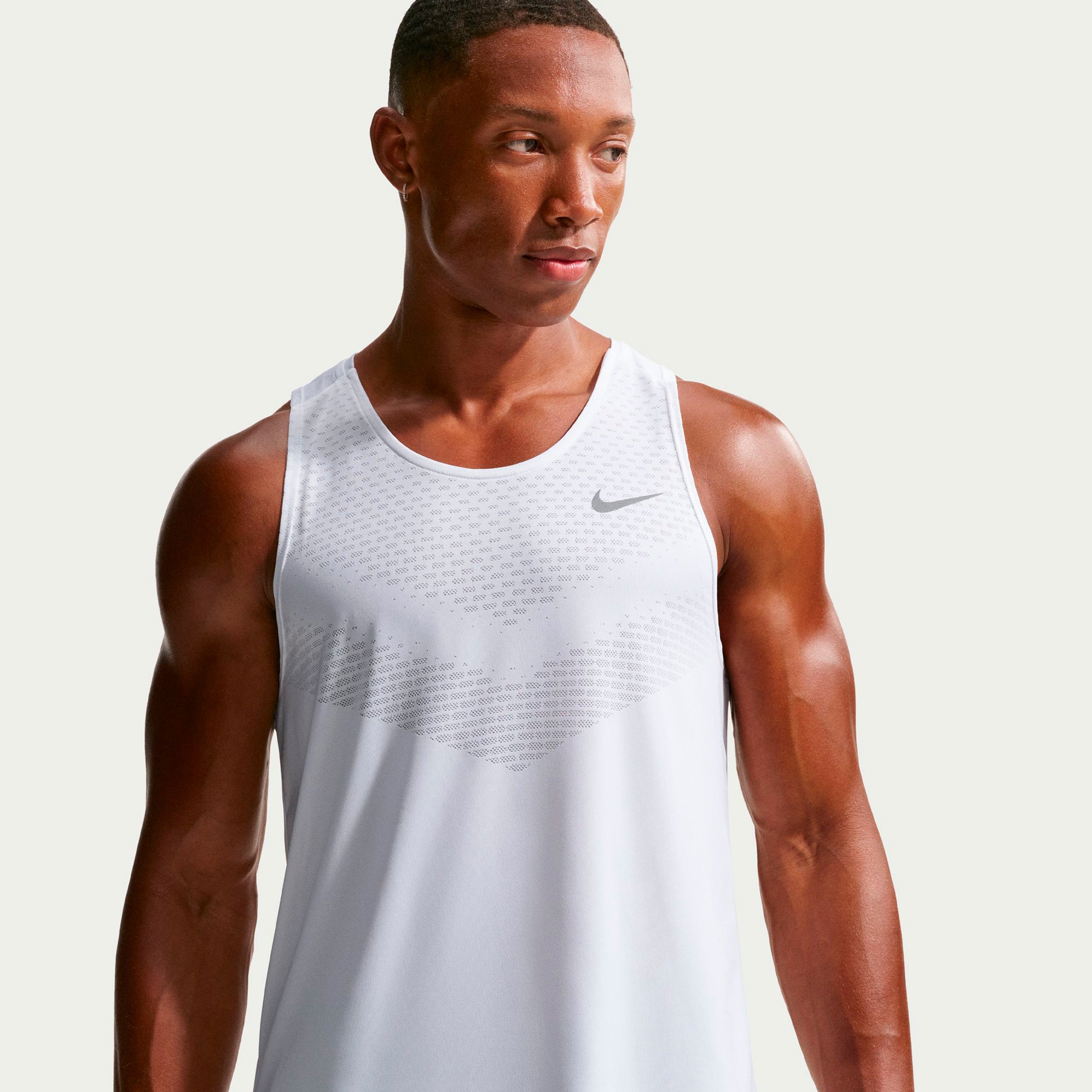 Nike Stride Běžecké tričko Muži - bílá, stříbrná