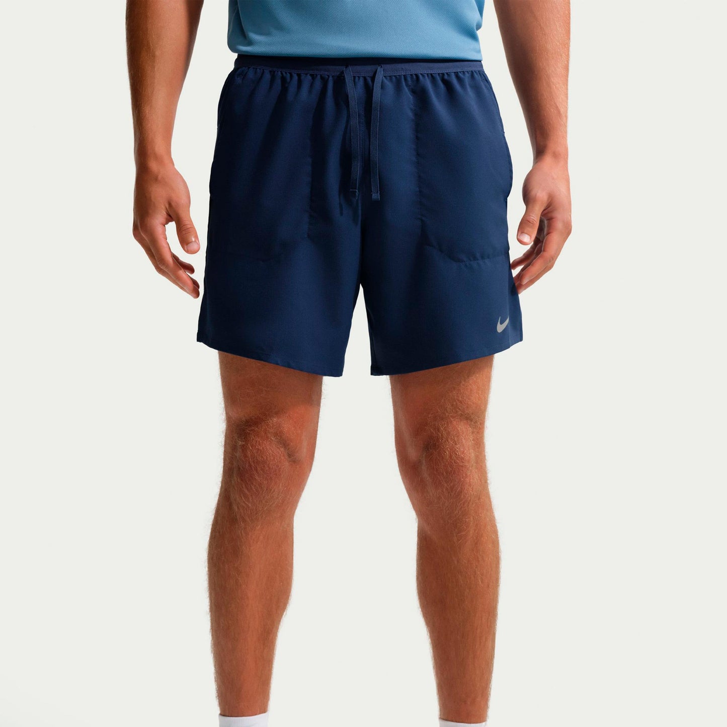 Nike STRIDE 7IN Běžecké šortky Muži - tmavě modrá, stříbrná