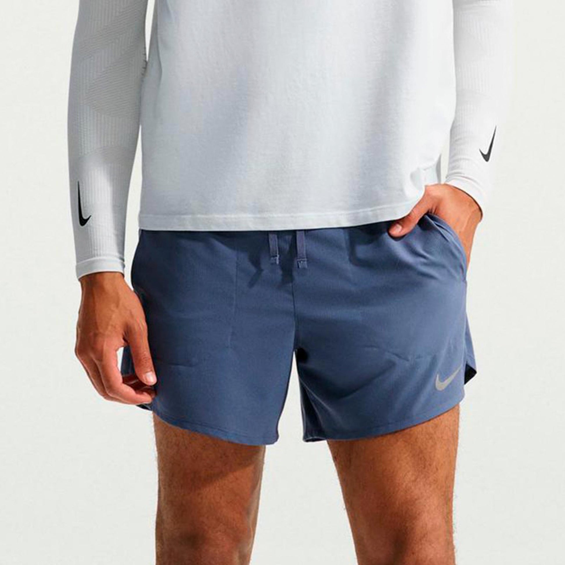 Nike Stride 5in  Běžecké šortky Muži - modrošedá, stříbrná