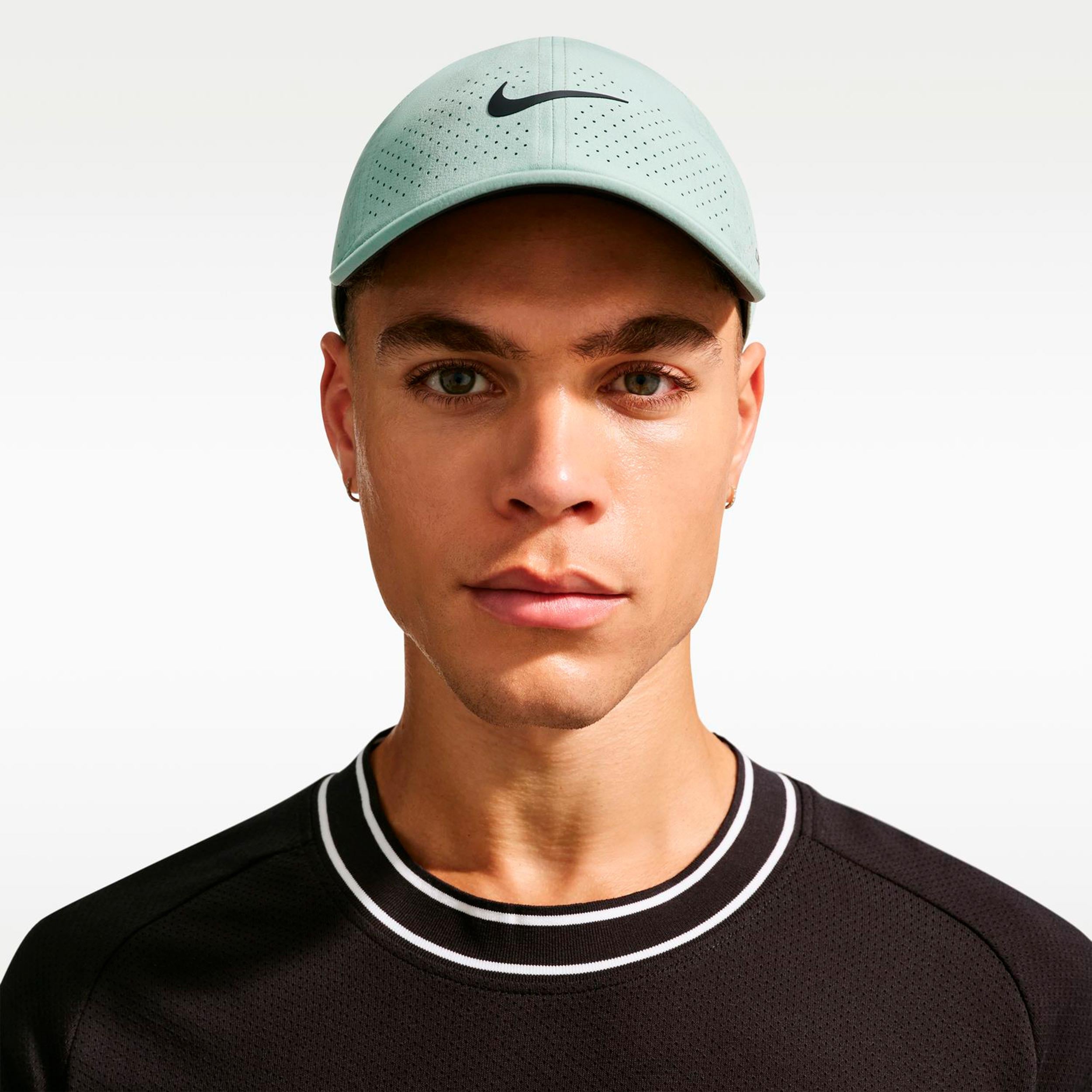 Nike Dri-Fit Advantage Club Čepice Unisex - krémově bílá, černá